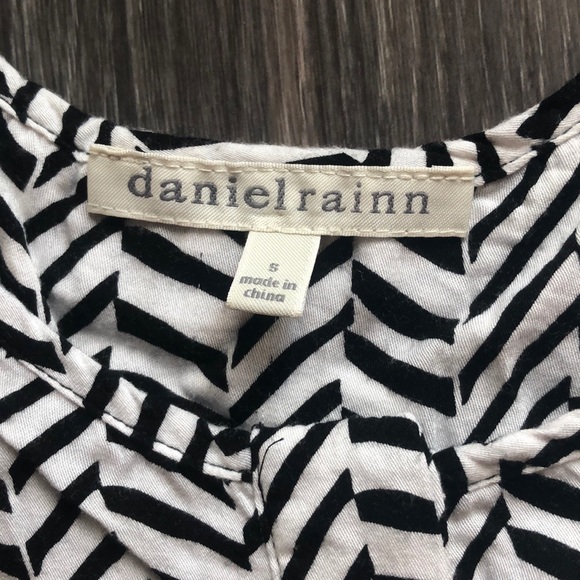 Women’s Daniel Rainn Patterned Blouse Sz Small - Picture 2 of 4